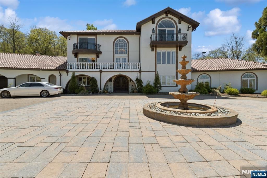 912 Cherokee Lane