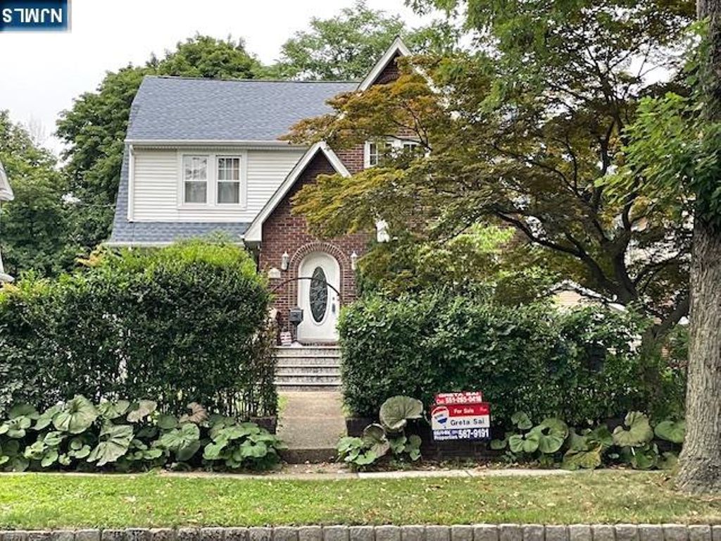 Photo of 135 Rockwood Place, Englewood, NJ 07631 (MLS # 25027721)