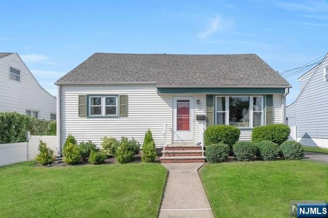 23 South Drive, Rochelle Park, New Jersey - 4 Bedrooms  
2 Bathrooms  
8 Rooms - 