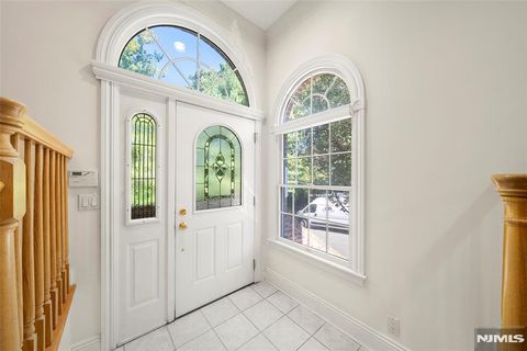 139 Stonegate Trail Cresskill NJ 07626