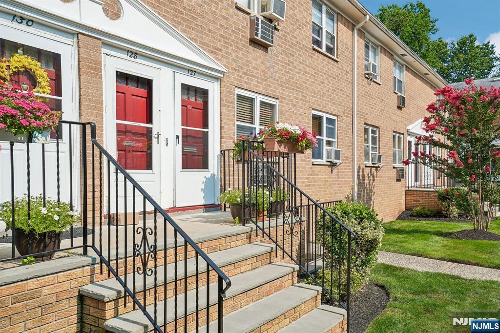 725 Joralemon Street 127