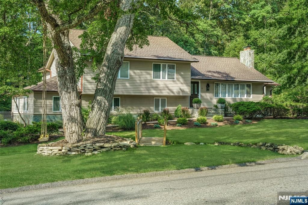 Photo of 23 Chuckanutt Drive, Oakland, NJ 07436 (MLS # 25034917)