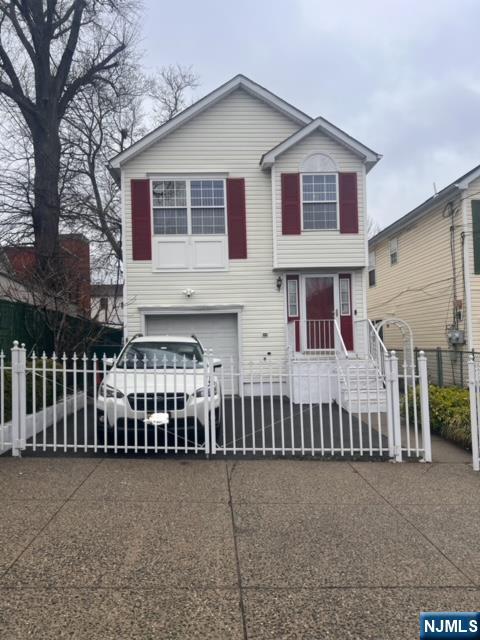 15 Davenport Ave 2, Newark, New Jersey - 3 Bedrooms  
1 Bathrooms  
6 Rooms - 