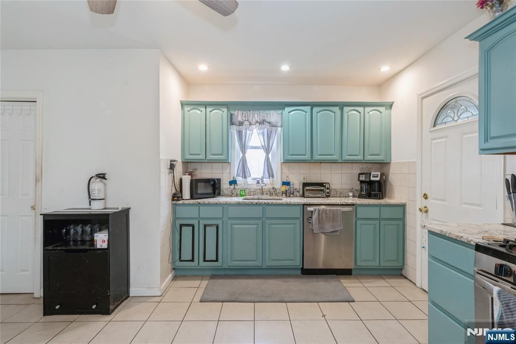 Photo of 656 Scotland Road, Orange, NJ 07050 (MLS # 25028935)