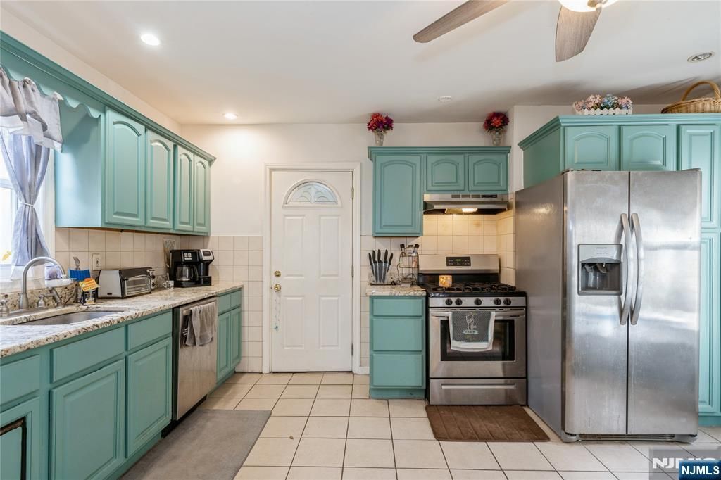 Photo of 656 Scotland Road, Orange, NJ 07050 (MLS # 25028935)