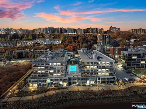 3 Somerset Lane 518 Edgewater NJ 07020