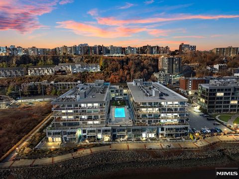 Photo of 3 Somerset Lane #518, Edgewater, NJ 07020 (MLS # 25041056)