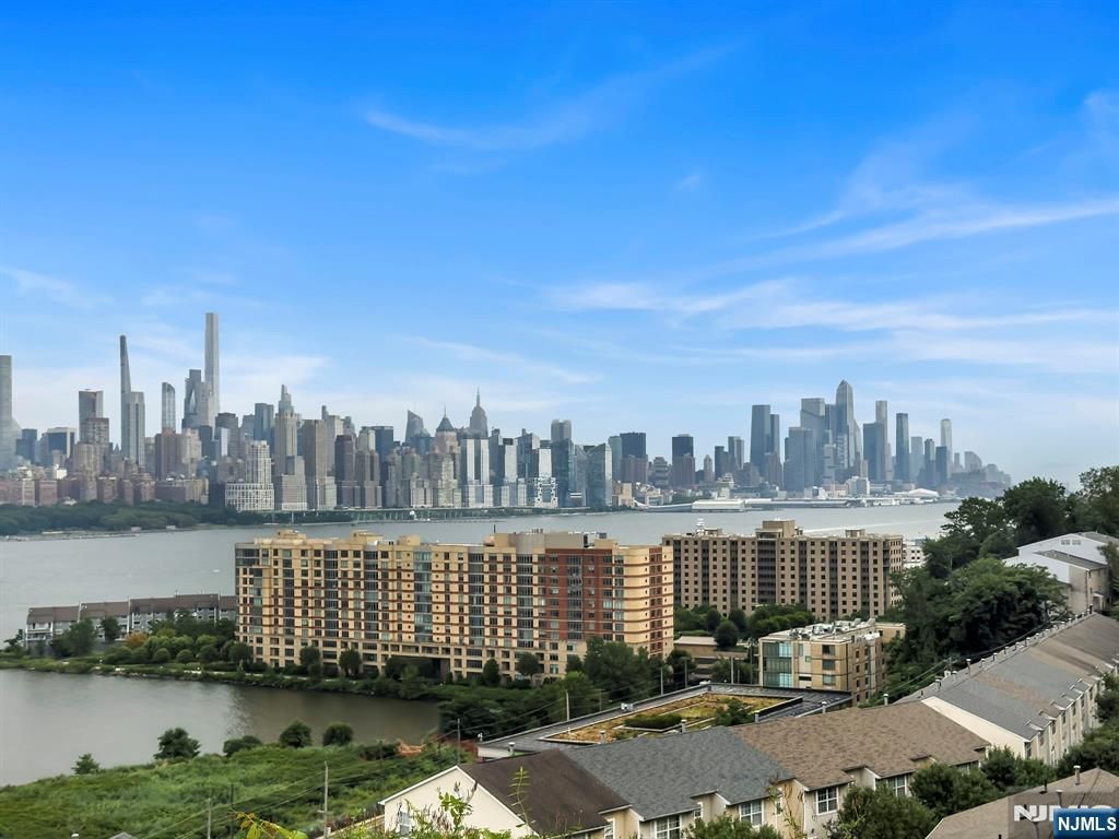 Photo of 8450 Boulevard E #1E, North Bergen, NJ 07047 (MLS # 25029196)