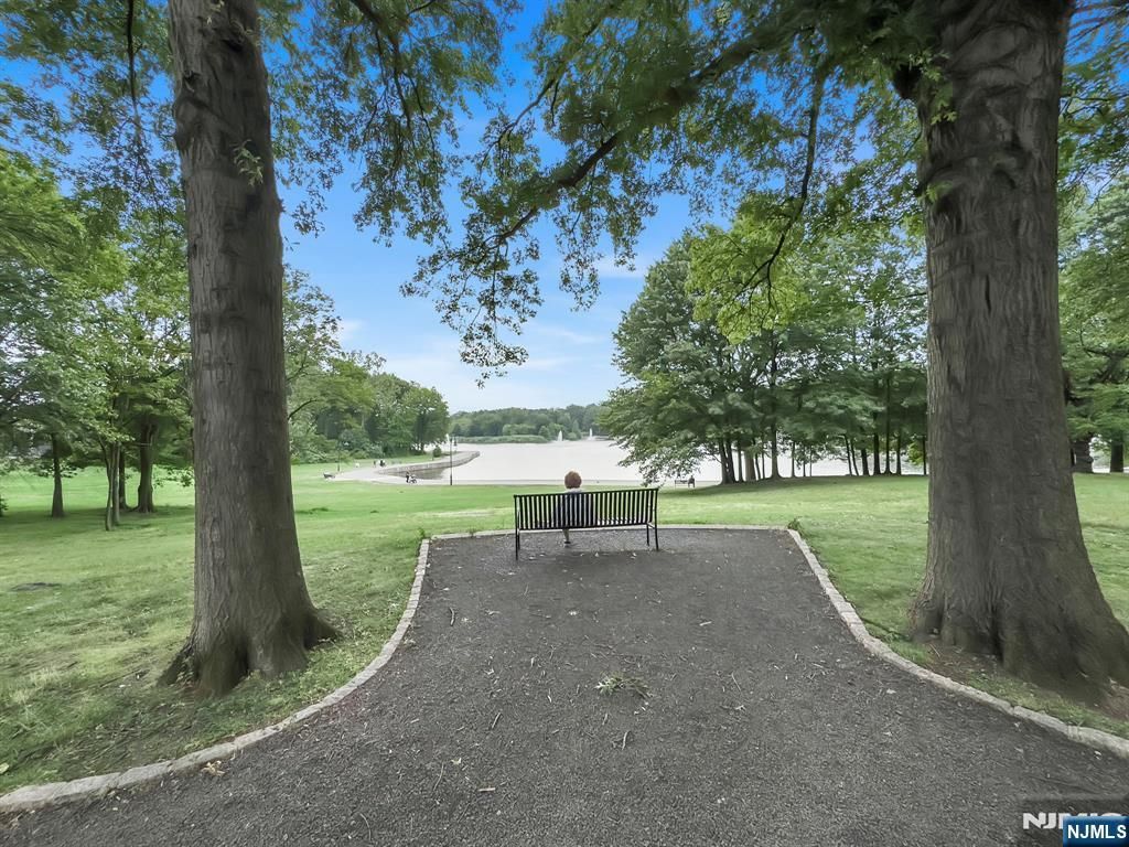 Photo of 8450 Boulevard E #1E, North Bergen, NJ 07047 (MLS # 25029196)