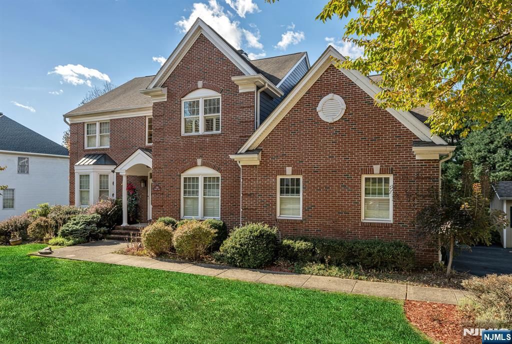 Photo of 134 Arthur Court, Mahwah, NJ 07430 (MLS # 26006392)