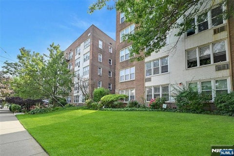 Photo of 2160 Center Ave #2L, Fort Lee, NJ 07024 (MLS # 26016134)