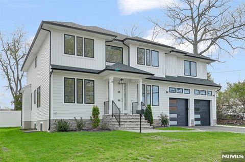 18 Glendale Avenue Livingston NJ 07039