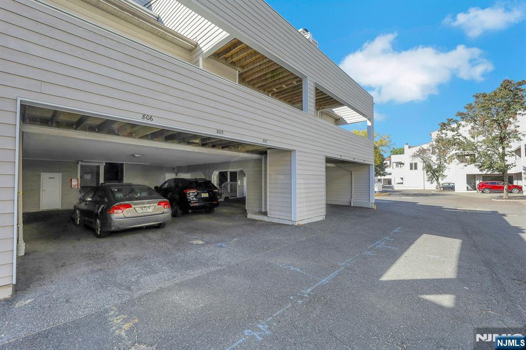 806 Spinnaker Court