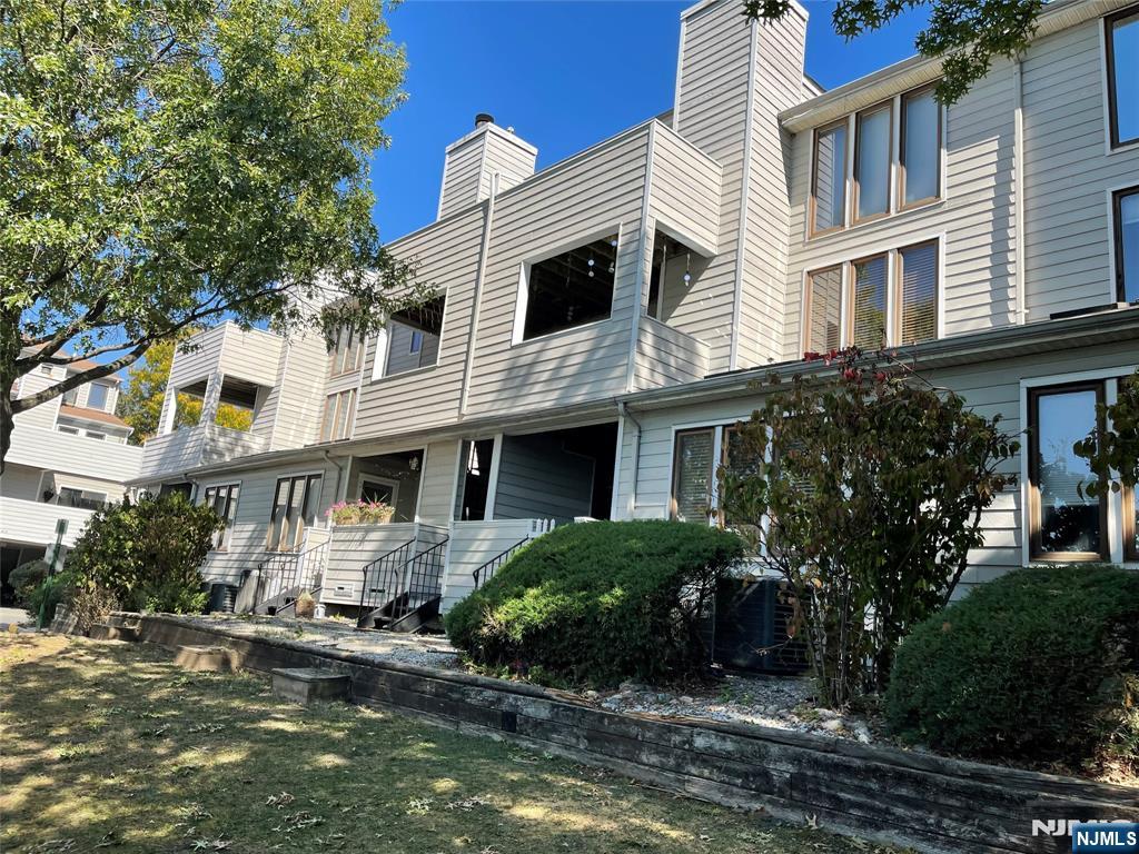 806 Spinnaker Court