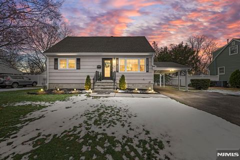 Photo of 46 Barbara Drive, Pompton Lakes, NJ 07442 (MLS # 26001123)