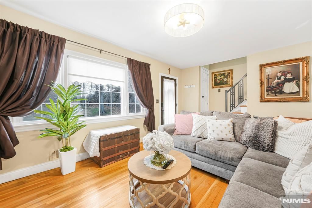 Photo of 46 Barbara Drive, Pompton Lakes, NJ 07442 (MLS # 26001123)