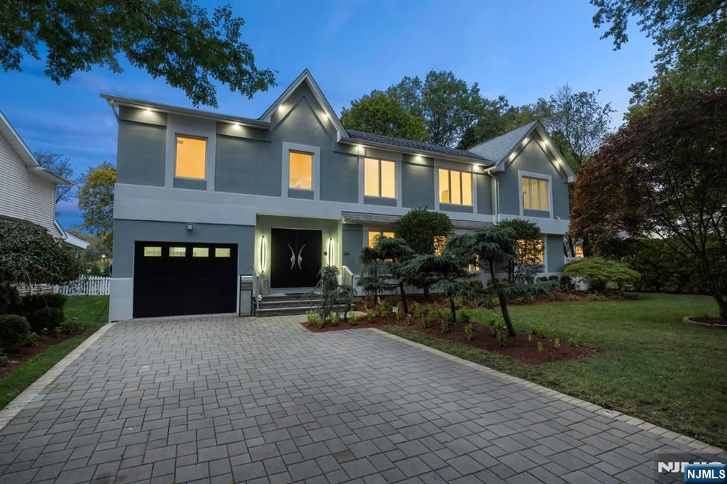 Photo of 827 Alden Road, Paramus, NJ 07652 (MLS # 25037502)