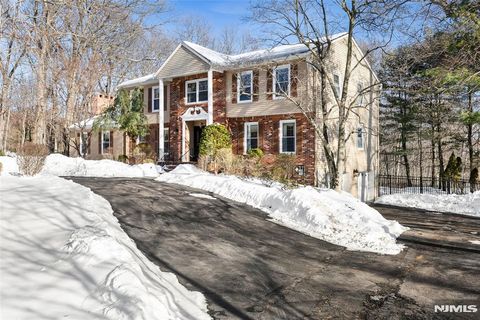 10 Moonshadow Court Kinnelon Borough NJ 07405