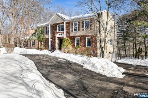 10 Moonshadow Court Kinnelon Borough NJ 07405