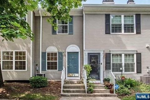 Photo of 2402 Richard Ct, Mahwah, NJ 07430 (MLS # 26013540)