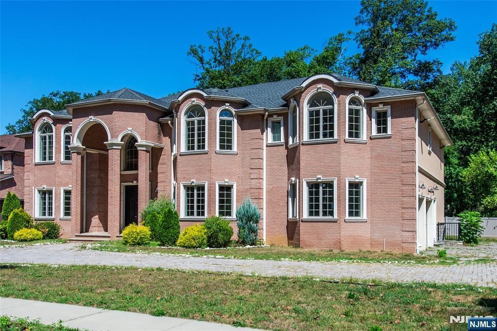 Photo of 1 Sipporta Lane, Paramus, NJ 07652 (MLS # 25030804)