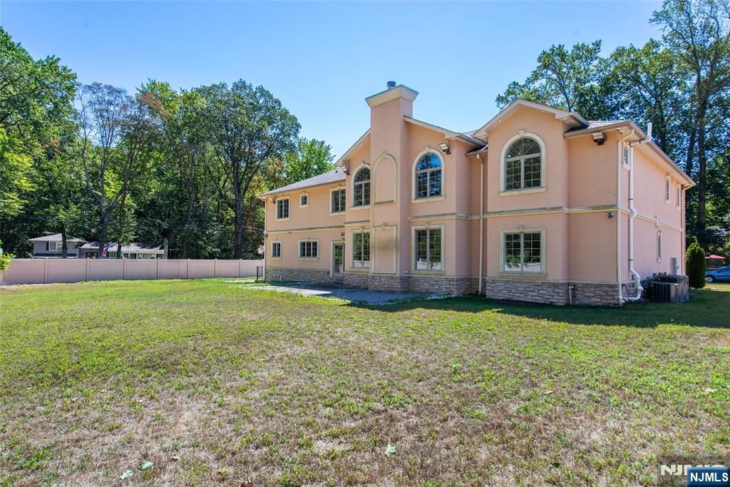 Photo of 1 Sipporta Lane, Paramus, NJ 07652 (MLS # 25030804)