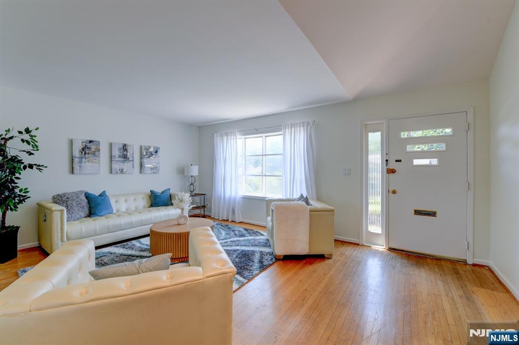 15 Winding Way