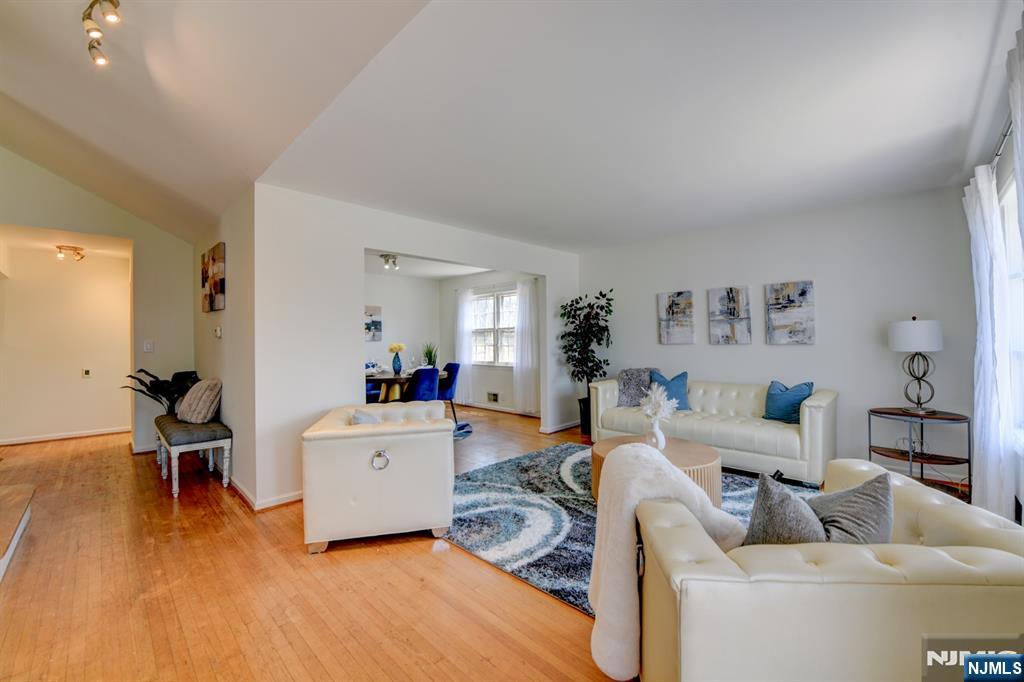 15 Winding Way