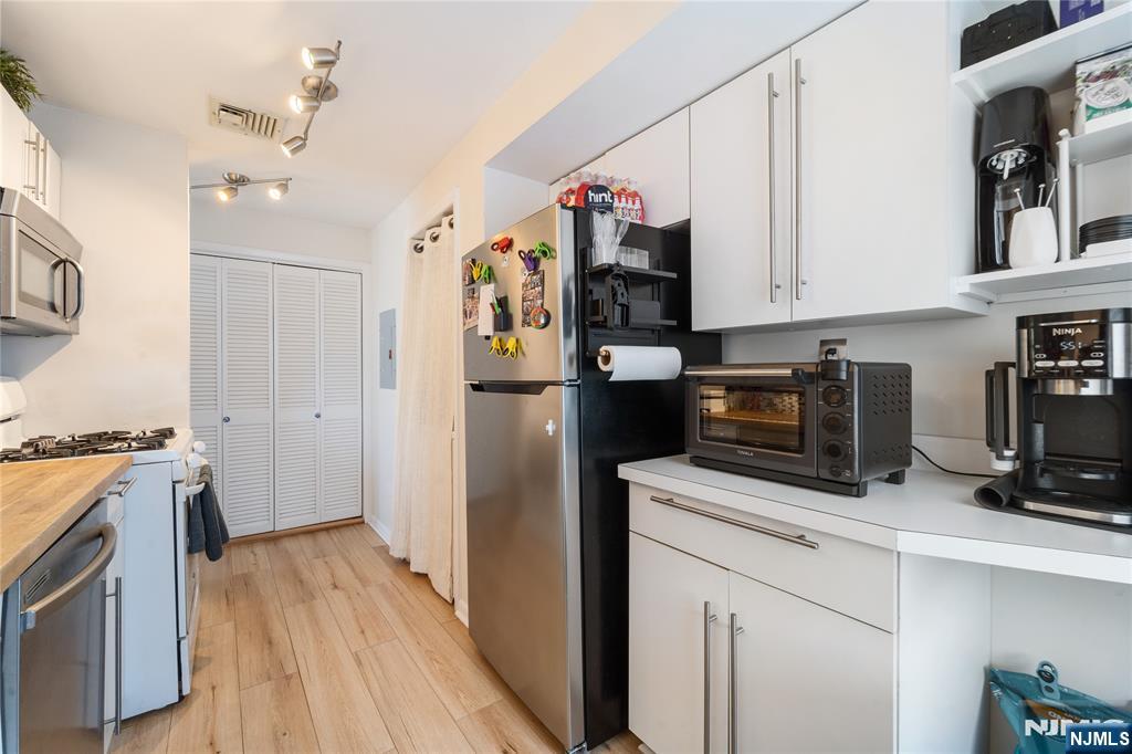 133 Center Street E5