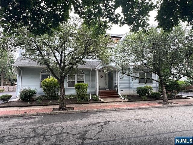 133 Center Street E5
