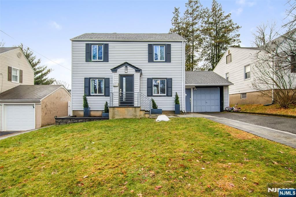 Photo of 12 Nutwold Avenue, West Orange, NJ 07052 (MLS # 25043595)