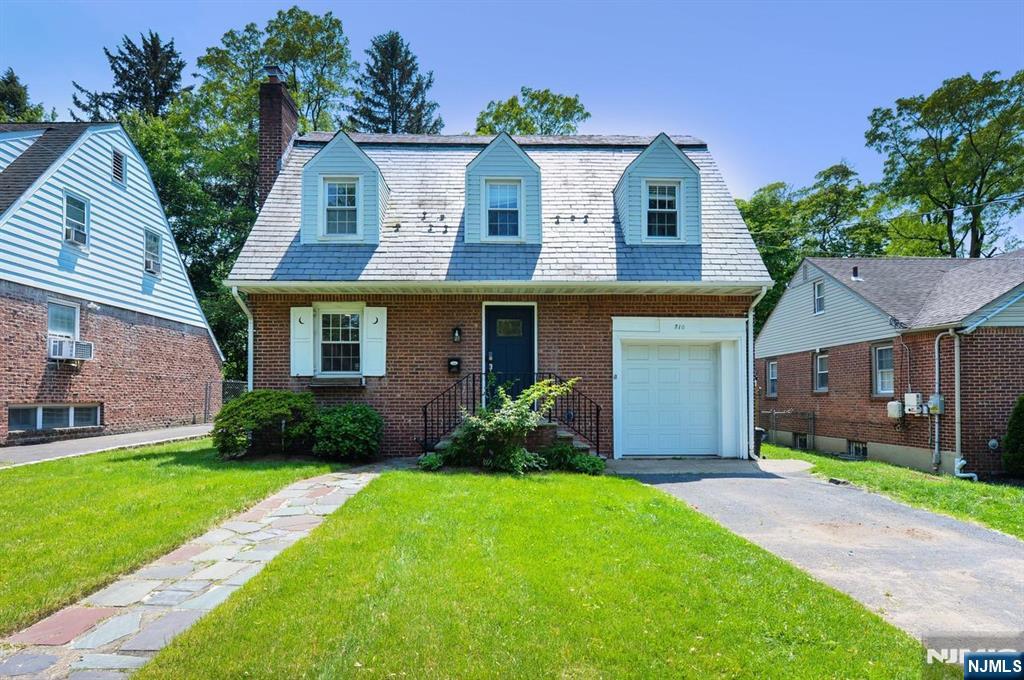 710 Ramapo Road, Teaneck, New Jersey - 3 Bedrooms  
2 Bathrooms  
8 Rooms - 