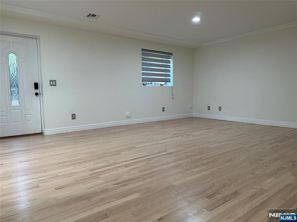 Rental Property at 550 3rd St Gf, Palisades Park, New Jersey - Bedrooms: 1 
Bathrooms: 1 
Rooms: 3  - $1,825 MO.