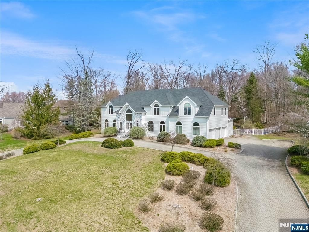 Photo of 718 High Woods Drive, Franklin Lakes, NJ 07417 (MLS # 26010525)