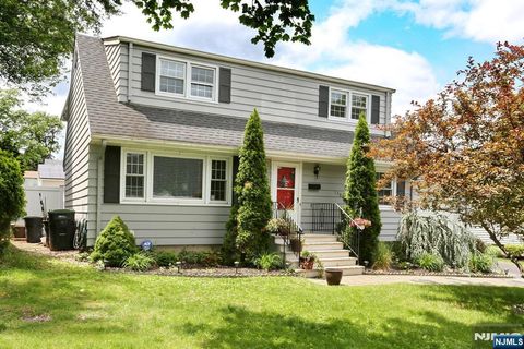 138 Vivyen Street Bergenfield NJ 07621