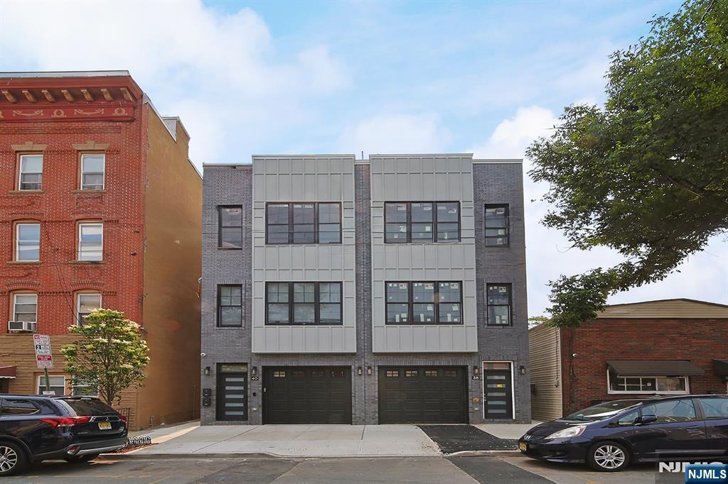 40 Wright Avenue 40, Jersey City, New Jersey - 4 Bedrooms  
3.5 Bathrooms - 