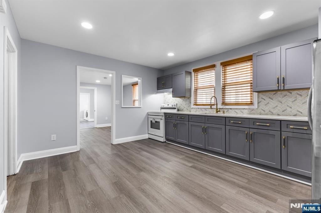 Property for Sale at 31 Glen Avenue, Phillipsburg, New Jersey - Bedrooms: 5 
Bathrooms: 3 
Rooms: 16  - $434,000