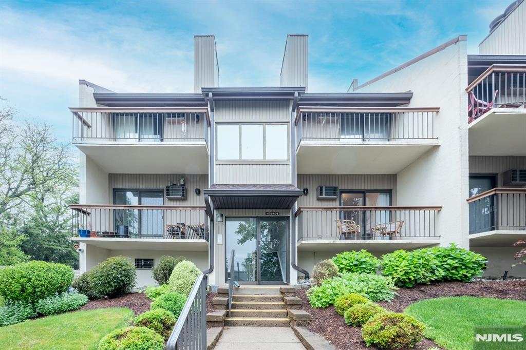 403 West Ridge Mews