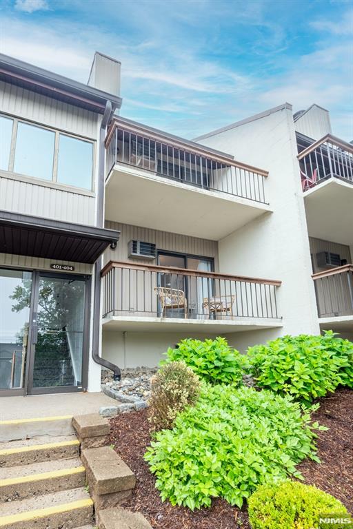 403 West Ridge Mews