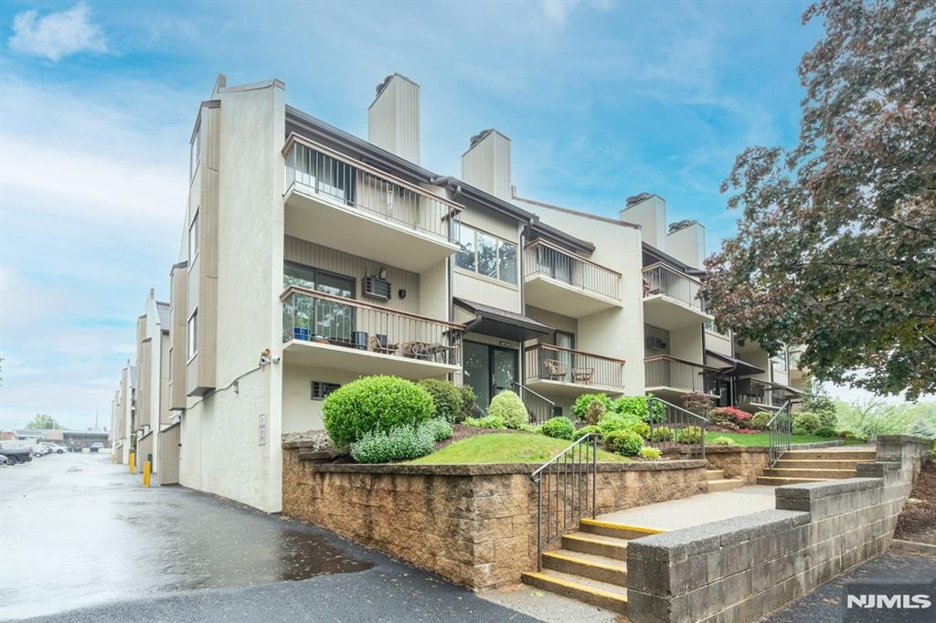 403 West Ridge Mews