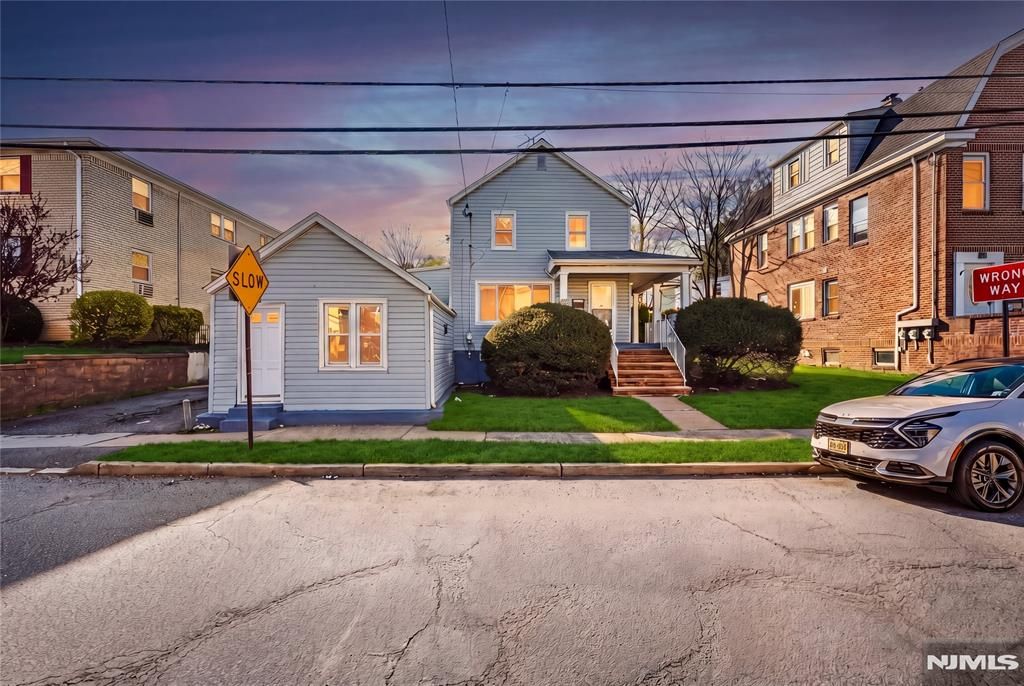 Photo of 330 Hoover Avenue, Bloomfield, NJ 07003 (MLS # 26013325)