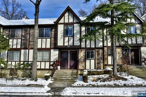 Photo of 3707 Mark Twain Way, Mahwah, NJ 07430 (MLS # 25042405)