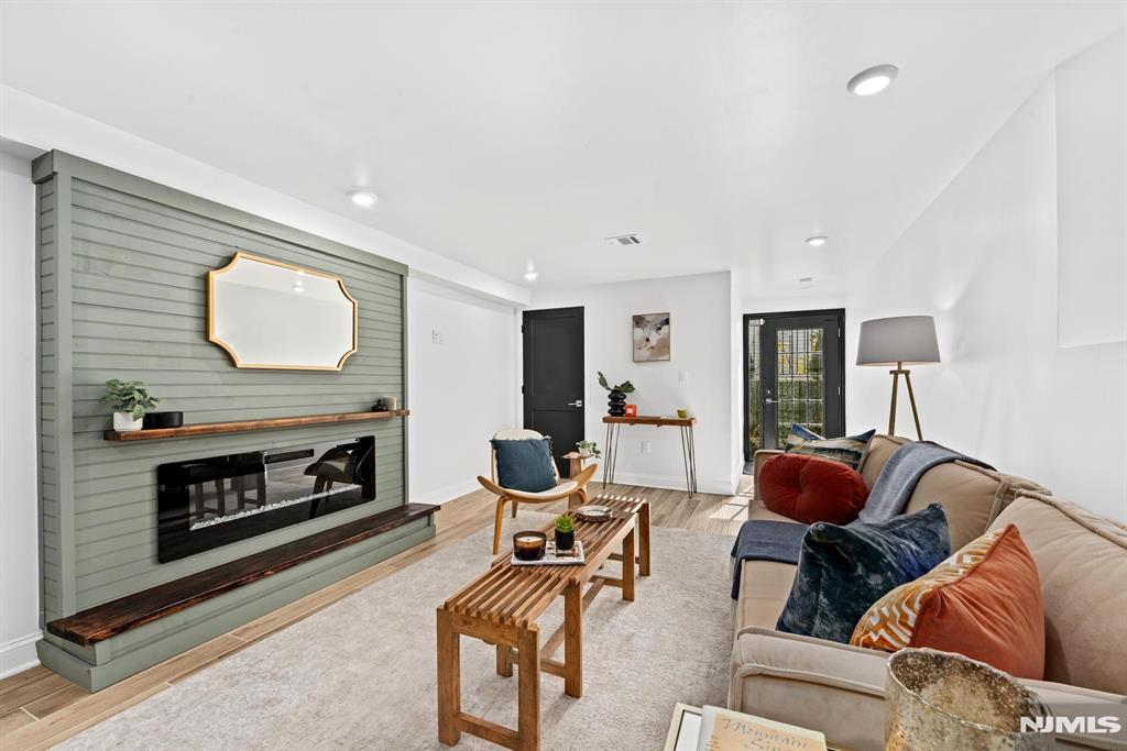 201 Zabriskie Street 1