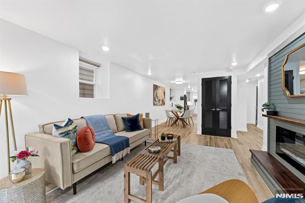 201 Zabriskie Street 1