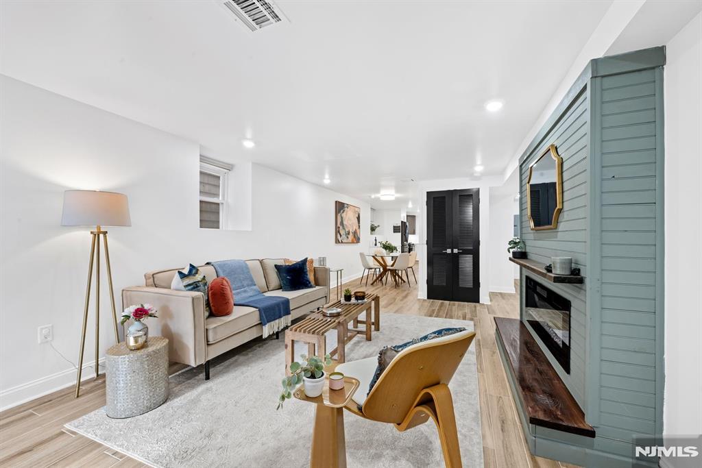 201 Zabriskie Street 1