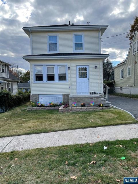 Photo of 71 Gillespie Road, Bloomfield, NJ 07003 (MLS # 25034102) Photo of 71 Gillespie Road, Bloomfield, NJ 07003 (MLS # 25034102)