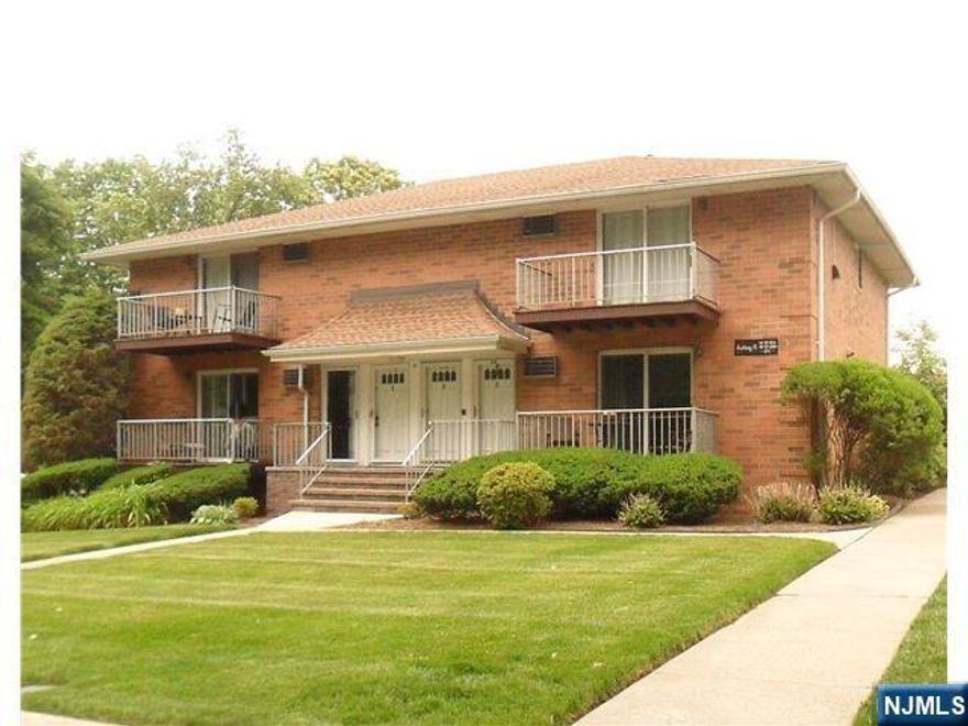 BEAUTIFULLY UPDATED 2ND FLOOR END UNIT FEATURING, LARGE LIVING RM WITH SLIDERS TO BALCONY OVERLOOKING THE COURTYARD. MODERN KITCHEN WITH DISHWASHER, MASTER BEDROOM BIG ENOUGH FOR KING BED, UPDATED BATH RM, MANY CLOSETS IN UNIT, STORAGE BIN ACCESS BLDG 17, GARAGE DOOR B, CODE 1708 ENTER, BIN #12. ON SITE LAUNDRY RM ACROSS FROM GARBAGE AREA 1ST DOOR ON RIGHT CODE 1,5. MAILBOX ON LEFT OF FRONT DOOR #4, COLD WATER & PARKING LOT INCLUDED. DONT MISS THIS ONE...