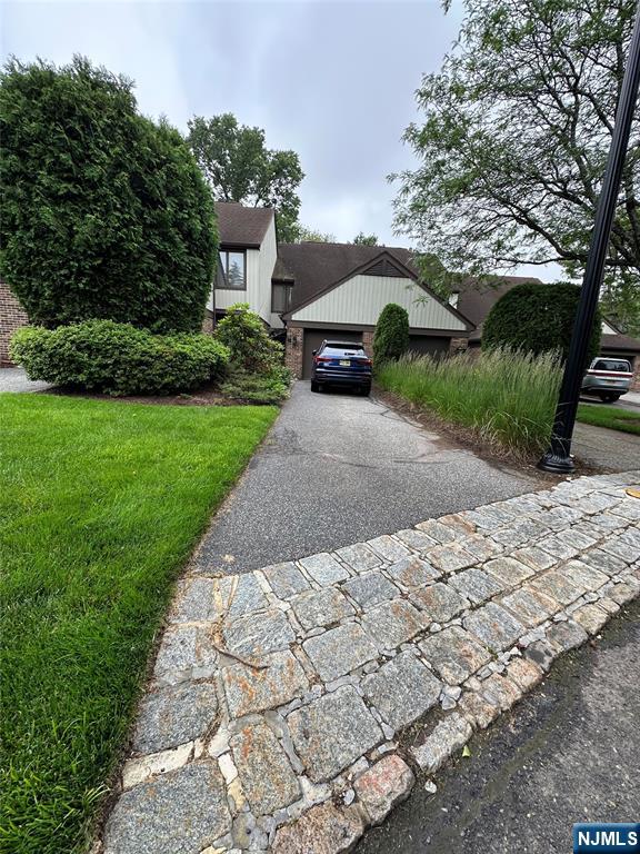 Property for Sale at 56 Meadowview Court, Leonia, New Jersey - Bedrooms: 2 
Bathrooms: 3  - $649,900