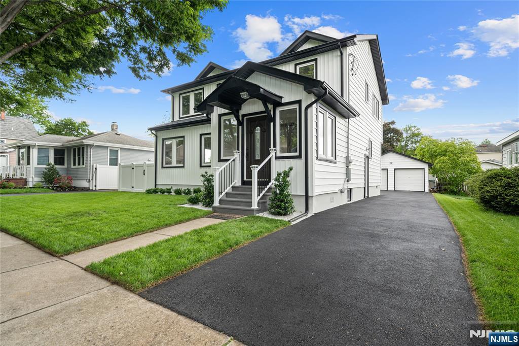 Property for Sale at 25 Albert Ave, Fair Lawn, New Jersey - Bedrooms: 4 
Bathrooms: 3.5 
Rooms: 6  - $1,099,000