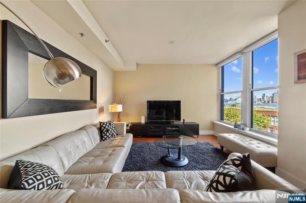 1125 Maxwell Lane 711
